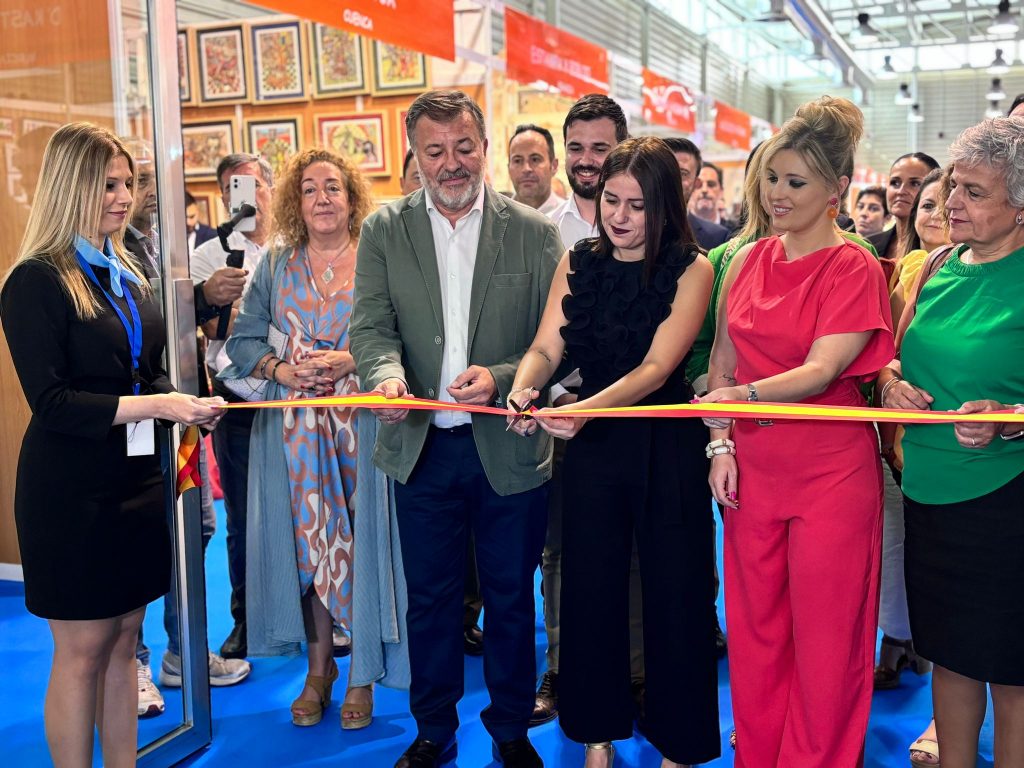  Políticos acuden a la inauguración Feria de Artesanía