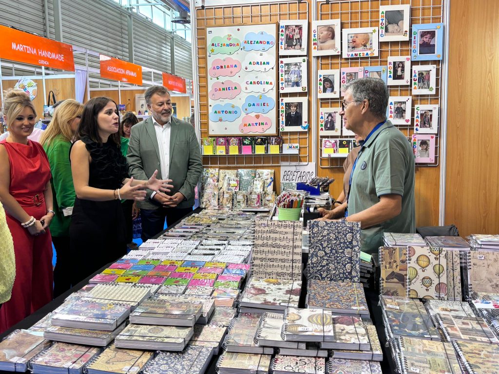  Políticos acuden a la inauguración Feria de Artesanía