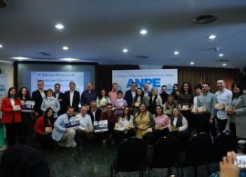 ANPE Cuenca premia la innovación y homenajea a los nuevos maestros funcionarios de carrera y a los docentes jubilados